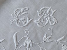 画像9: フランス アンティーク  手刺繍のハンカチ イニシャル入り花模様 (9)