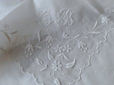 画像5: フランス アンティーク  手刺繍のハンカチ イニシャル入り花模様 (5)