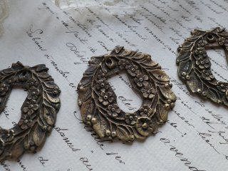 フランスアンティーク　真鍮の美しいフック ロカイユ フランスアンティーク ロカイユ 真鍮の美しいフック 勤しん