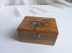 画像3: フランスアンティーク オリーブの木箱 モシュリンヌ すみれとミモザ (3)