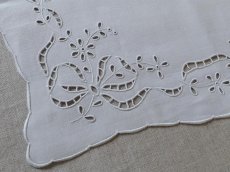画像4: フランス アンティーク  手刺繍のハンカチ リシュリュー リボン (4)