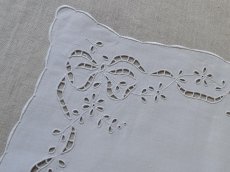画像5: フランス アンティーク  手刺繍のハンカチ リシュリュー リボン (5)