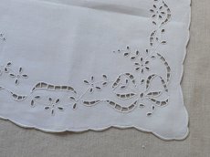画像7: フランス アンティーク  手刺繍のハンカチ リシュリュー リボン (7)