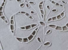画像8: フランス アンティーク  手刺繍のハンカチ リシュリュー リボン (8)