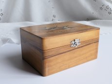 画像14: フランスアンティーク オリーブの木箱 モシュリンヌ つばめ (14)