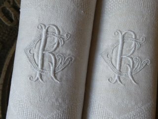 フランスアンティーク　ピュアリネン　大判　シーツ　イニシャル　刺繍　クロス アンティーク生地 Tisser Antique Linens on Instagram