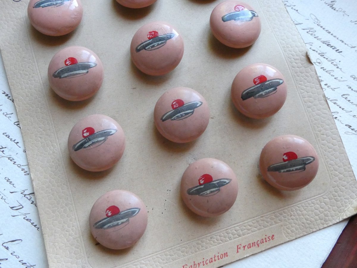 画像3: フランス製 ボタンシート ハンドペイントの木製ボタン ベレー帽 12個 (3)