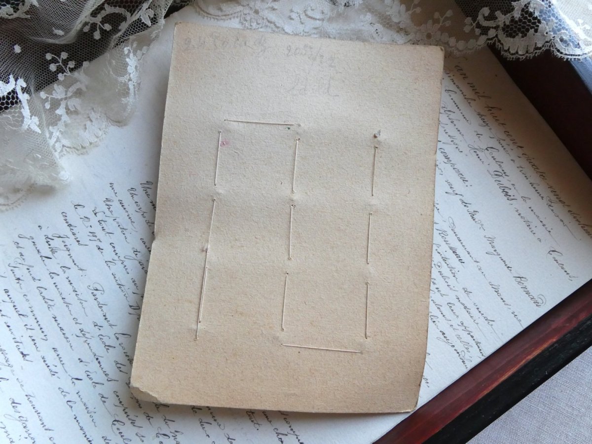 画像4: フランス製 ボタンシート ハンドペイントの木製ボタン ベレー帽 12個 (4)