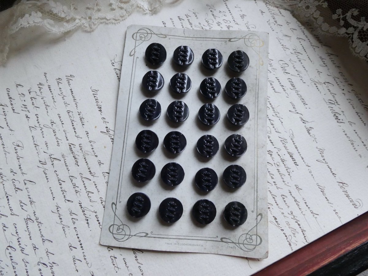 画像8: チェコスロバキア製 アンティーク ガラス ボタンシート レースアップ (8)