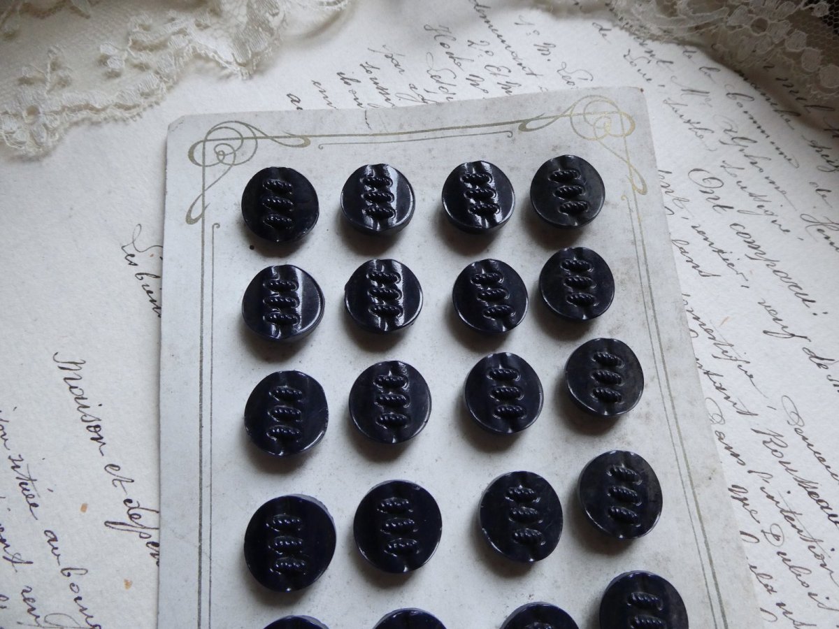 画像2: チェコスロバキア製 アンティーク ガラス ボタンシート レースアップ (2)