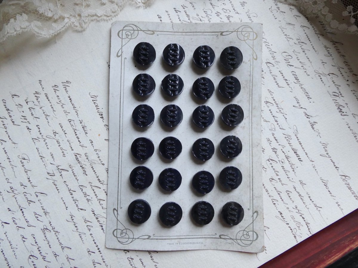 画像4: チェコスロバキア製 アンティーク ガラス ボタンシート レースアップ (4)