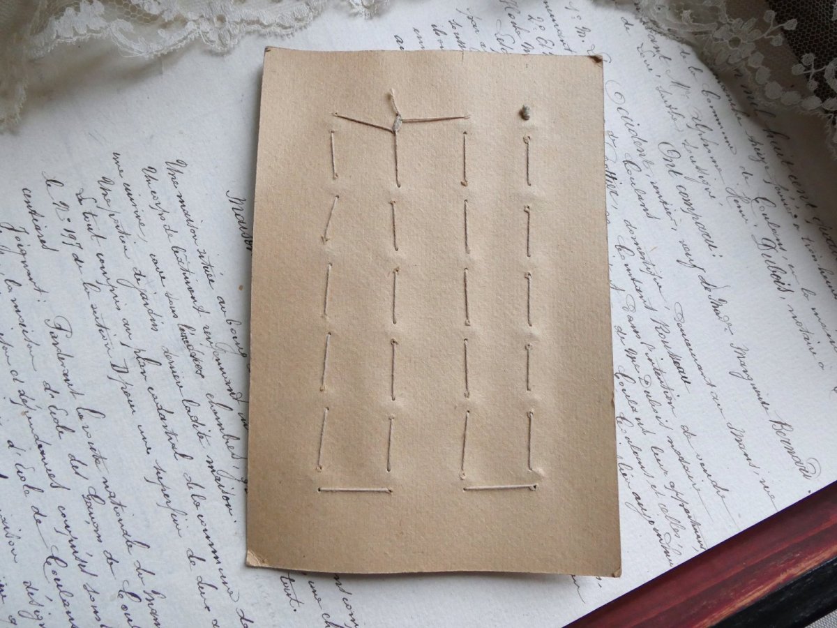 画像5: チェコスロバキア製 アンティーク ガラス ボタンシート レースアップ (5)