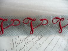 画像5: フランス製 イニシャル 刺繍シート '' V ''  赤   (5)