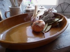 画像1: フランスアンティーク オーバル型のグラタン皿 飴色 （日本国内発送品） (1)