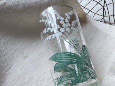 画像2: フランスアンティーク すずらんと小花のグラス　 (2)