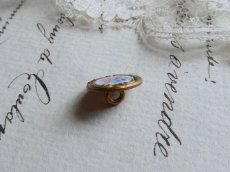 画像2: フランス アンティーク AP&C PARIS ローズの絵付け 金縁ボタン  (2)