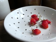 画像1: ディゴワン ＆ サルグミンヌ 白い水切り皿  (1)