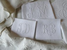 画像2: フランス アンティーク イニシャル & 花刺繍のリネン (2)