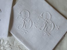 画像9: フランス アンティーク イニシャル & 花刺繍のリネン (9)
