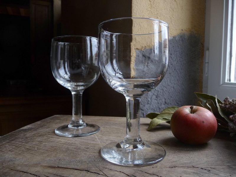 フランスアンティーク ワイングラス 吹きガラス ２脚セット B - une 