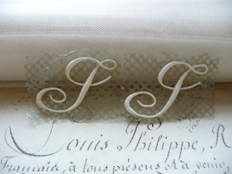 フランス製 イニシャル 刺繍シート '' J '' - une Belle Chose